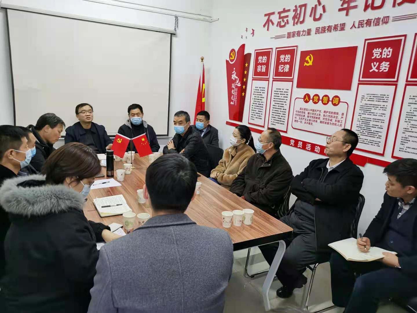 區(qū)領導親臨基層  檢查指導裝修工作