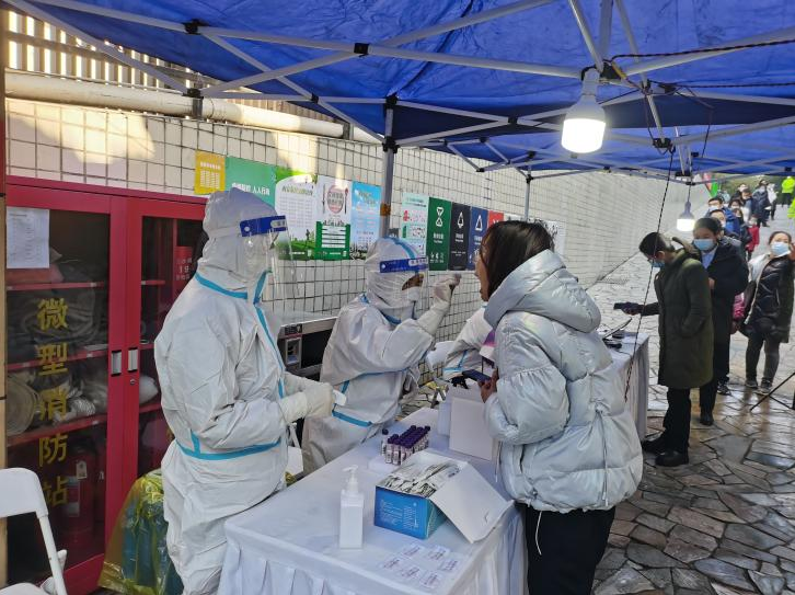 疫情當(dāng)前  物業(yè)向前